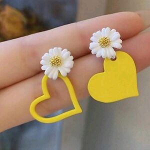 💛HP! Yellow & White Daisy Flowers & Heart  Spring Asymmetric Earrings New!